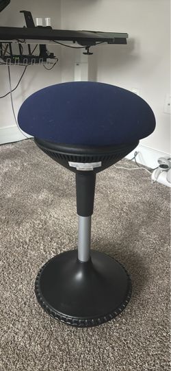 Ergonomic wobble stool