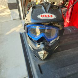 Bell Motorcycle Helmet W/ Dragon Goggles