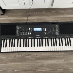 Yamaha PSR E373 keyboard