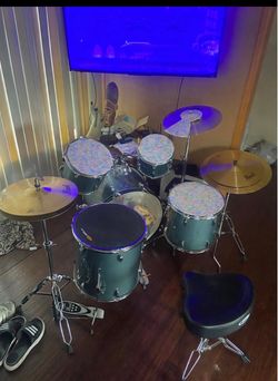 Pearl Drum Kit Full Set