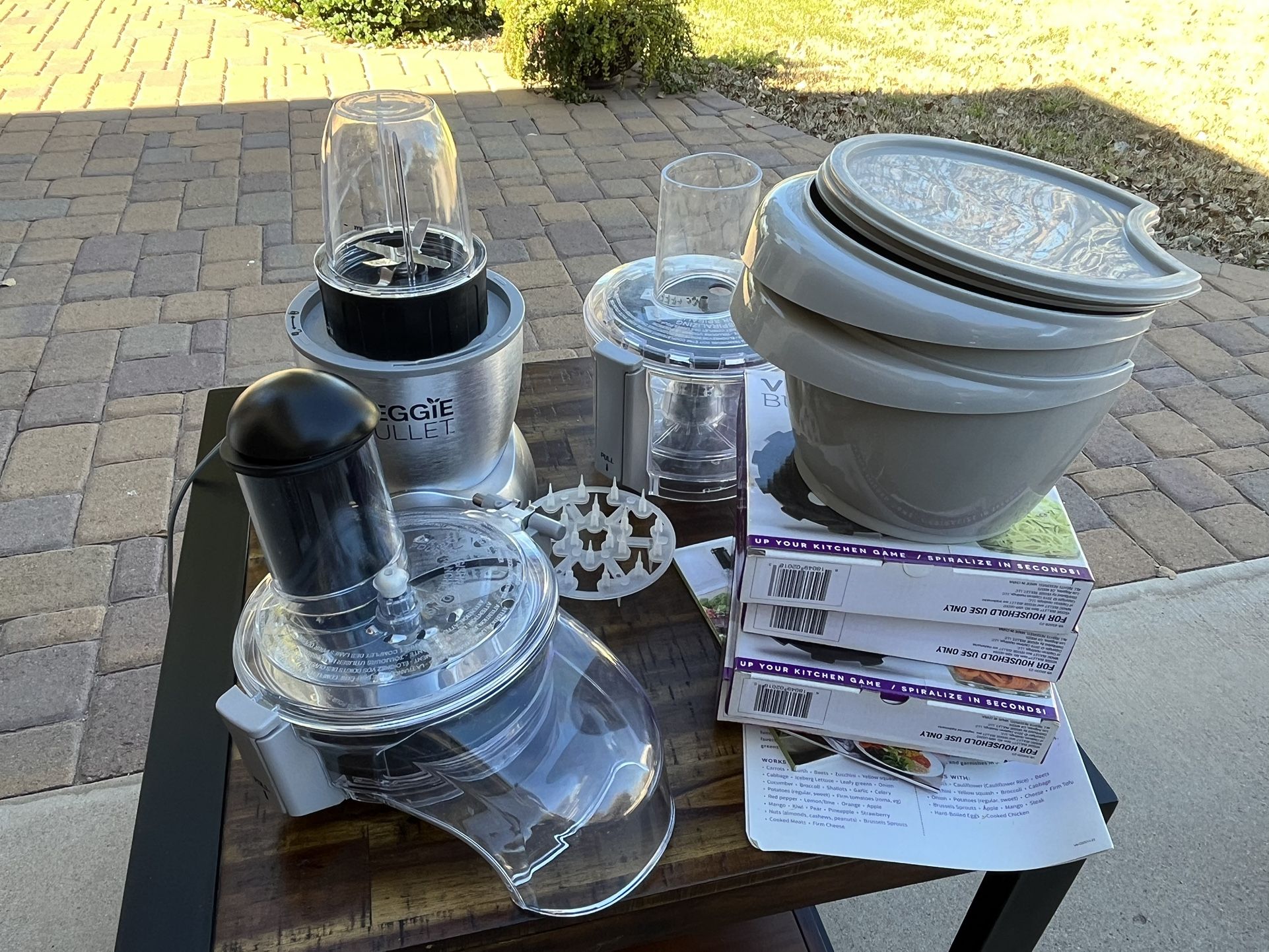 Veggie Bullet Spiralizer & Food Processor With Extras for Sale in Tolleson,  AZ - OfferUp