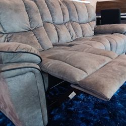 *Wow!!!*---Charming Barcelona Fabric Reclining Sofa---Delivery And Financing Available🤭