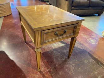 THOMASVILLE Vintage Style End Table with Single Drawer