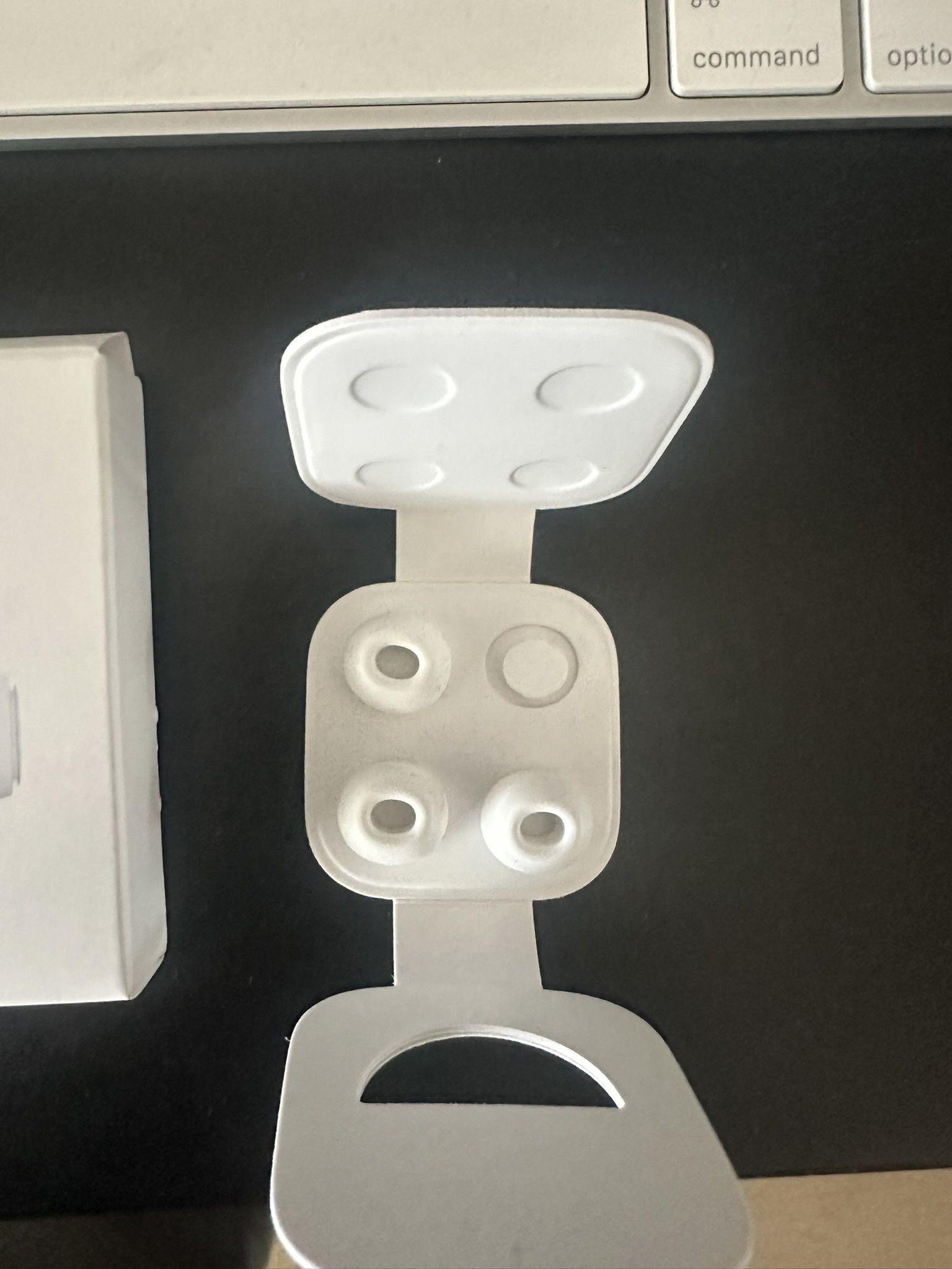 Airpods Pro (1st Gen) with extra Medium ear tips