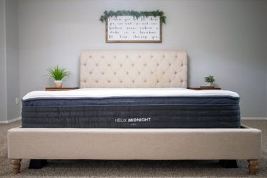 Helix Midnight Luxe KING Mattress – $3,172 Retail – $700 OBO
