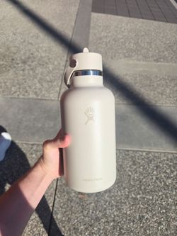 Hydro Flask Stainless Steel Water Bottle 64 Ounces