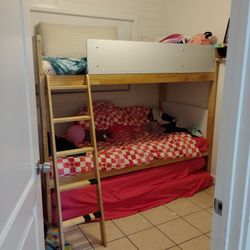 Bunk bed For Sale | Includes Mattresses And Sheets (19 Ave & Dunlap)
