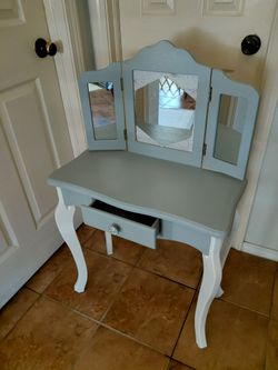 Make up mirror for little  girl. Good condition