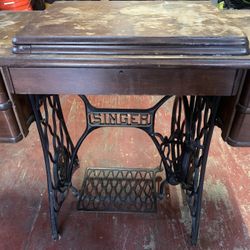 Singer Sewing Machine 