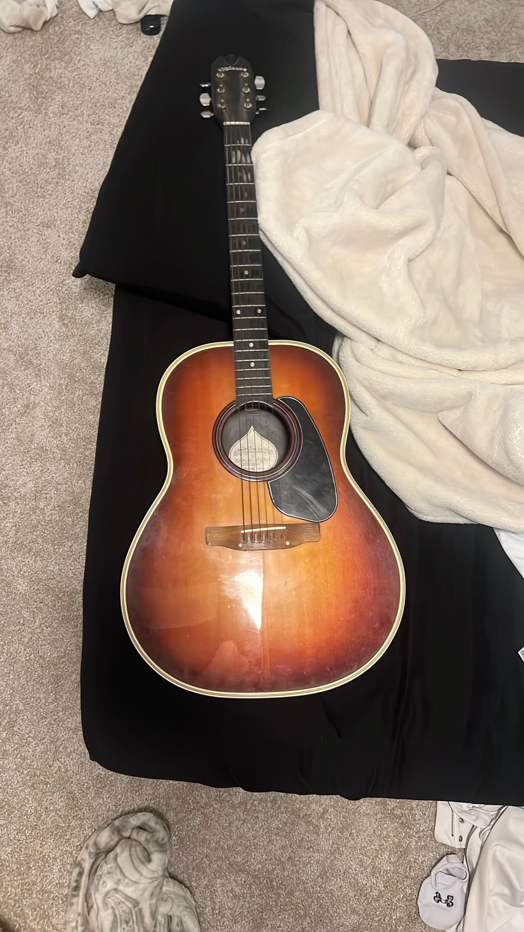 (OBO)Applause Guitar