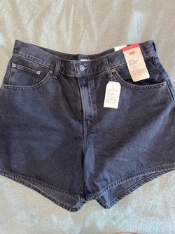 Levi cinch mid thigh shorts