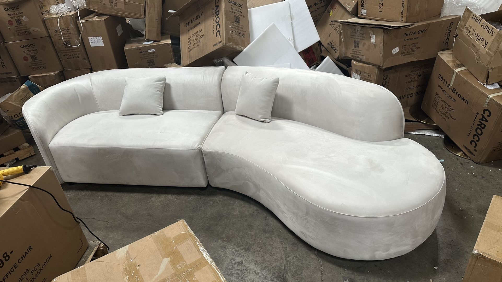 Curved Minimalist Fabric Sofa – Modern Cream Sectional with Organic Silhouette for Cozy Living Space