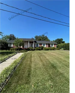 "3-Bed, 2-Bath with 2400 Sq Ft of Comfort at 2 Woodfern Cir, Greenville!"