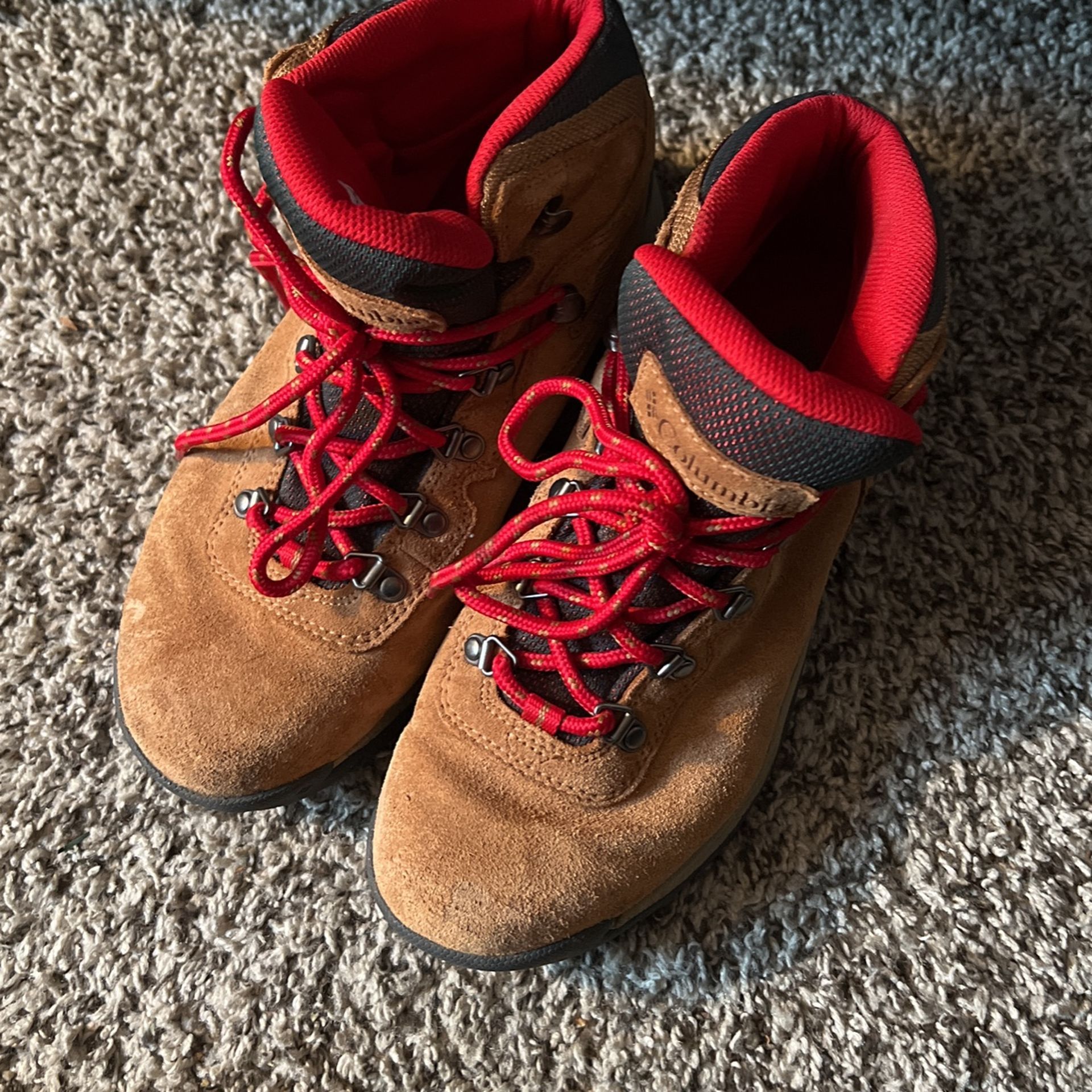 Women’s Columbia “Newton Ridge Plus” Waterproof Hiking Boots Size 8.5