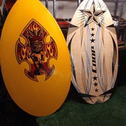 Two Scurf Used On The Ocean  At The Beach 