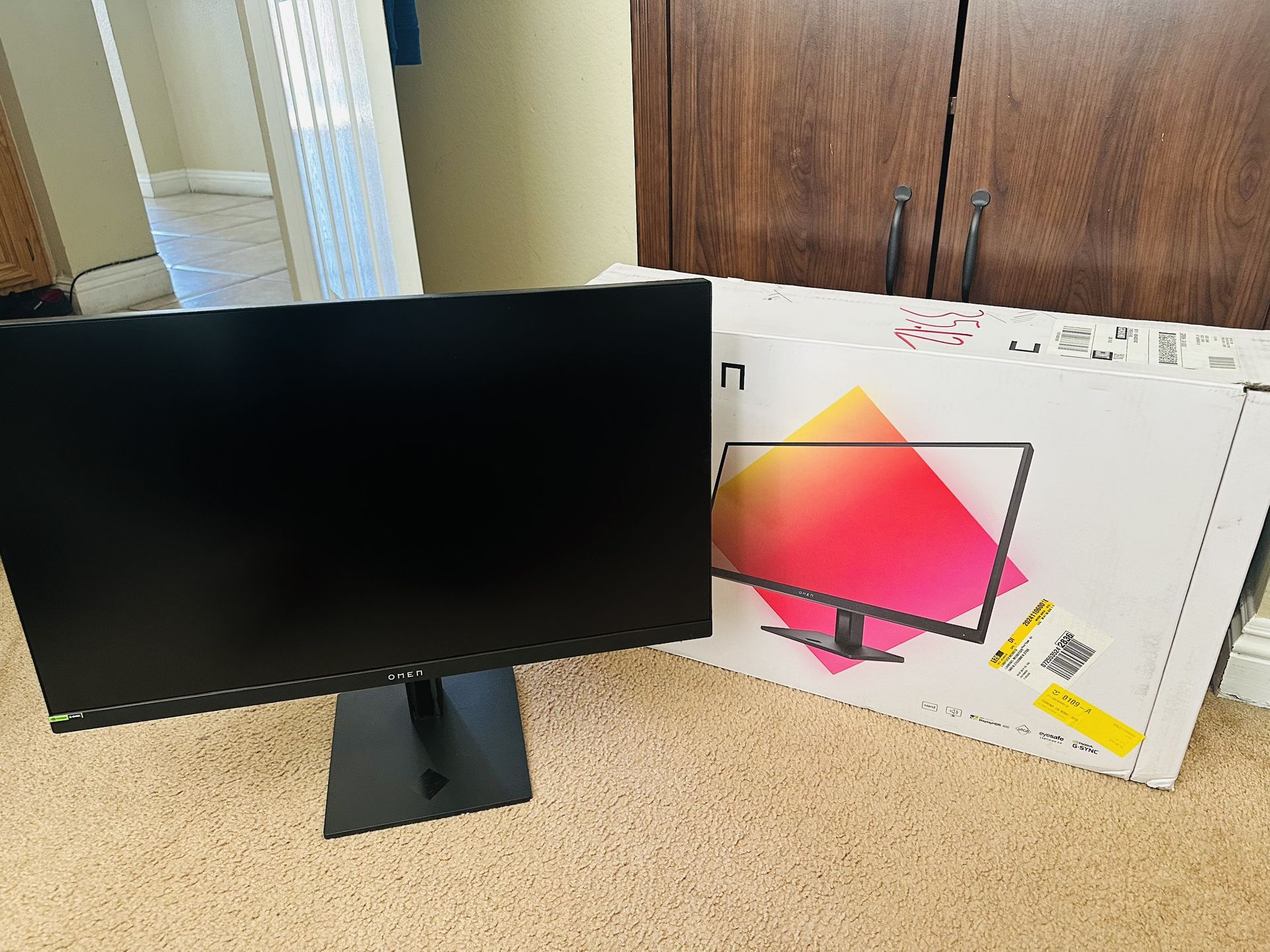 HP OMEN - 27" IPS LED QHD 240Hz FreeSync and G-SYNC Compatible Gaming Monitor with HDR (DisplayPort, HDMI, USB) - Black