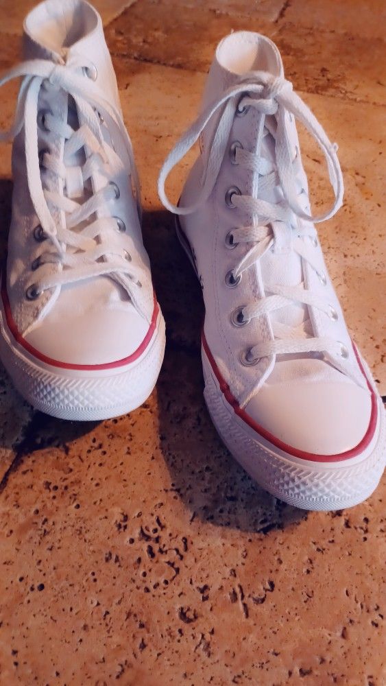 White High Top Converse Chuck Taylor Size 7.5