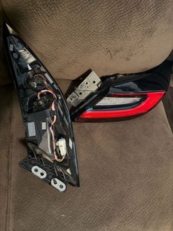 GR86 OEM tailights