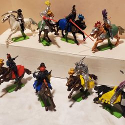 VTG 1971 BRITAINS KNIGHTS DEETAIL SET OF 8 TOYS