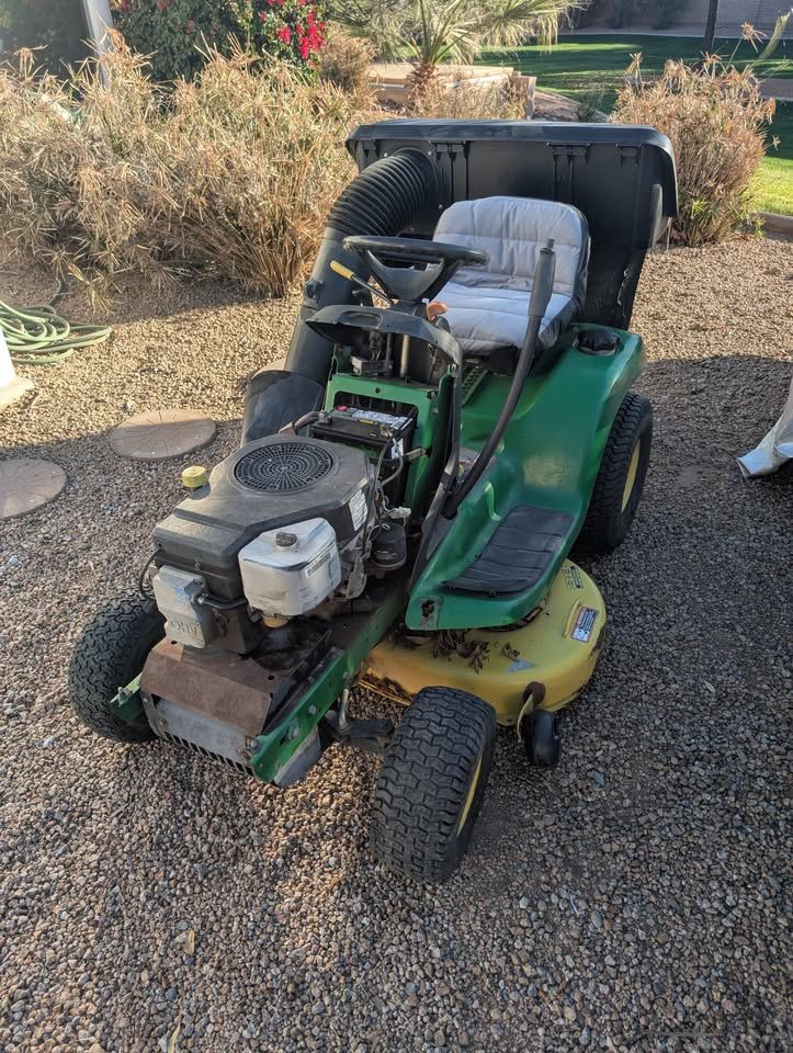 John Deere LT133 Lawn Mower