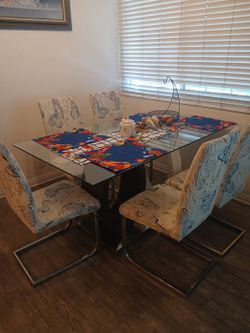 Table kitchen