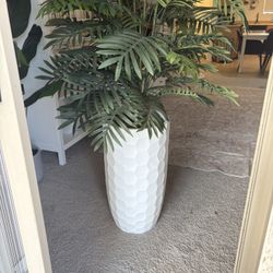 6’ Artificial Tree With Large White Hexagon Base