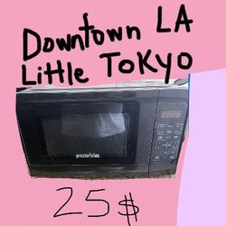 MICROWAVE WORKS PERFECTLY FINE 25$ 