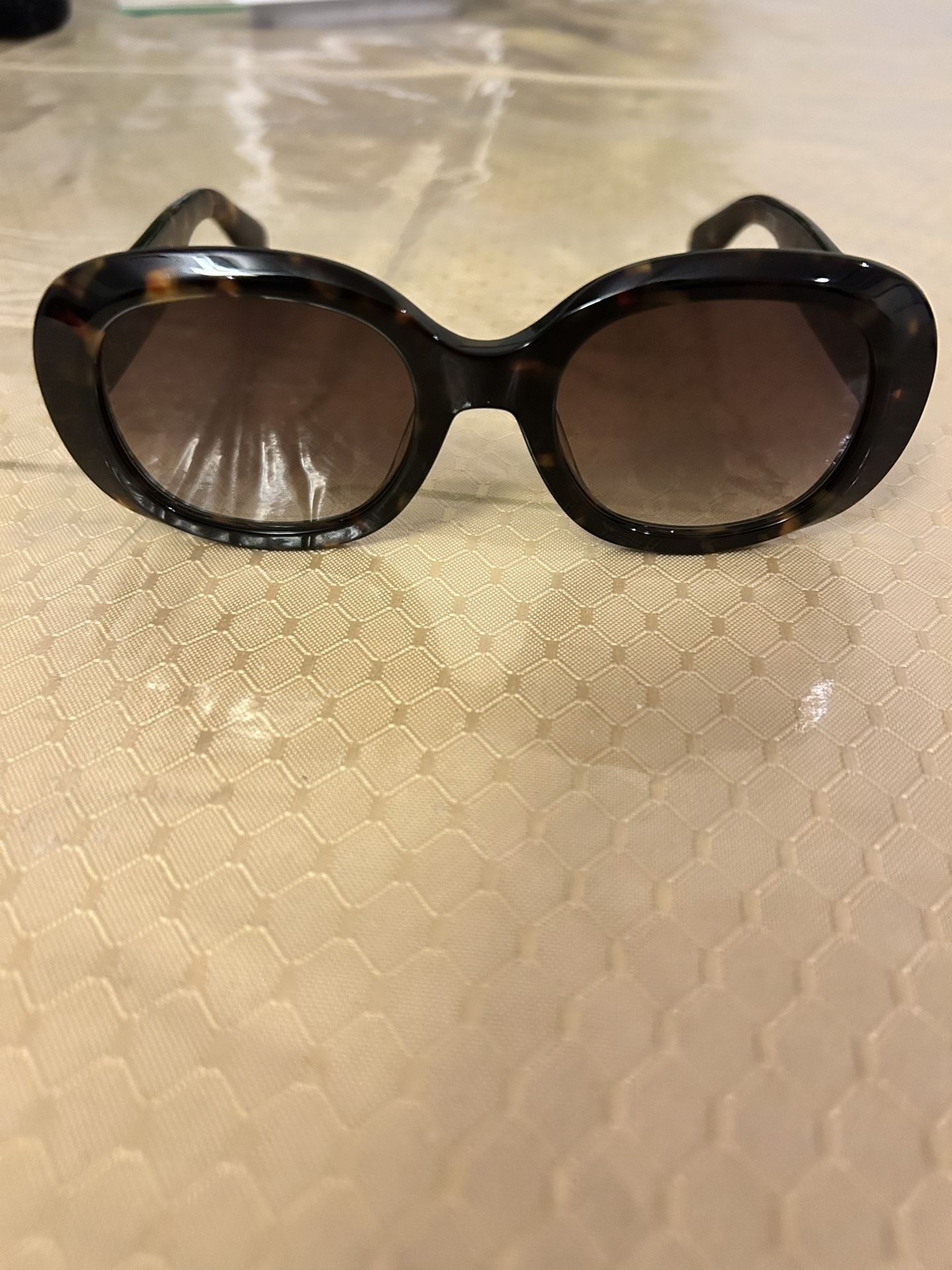 QUAY Sunglasses 