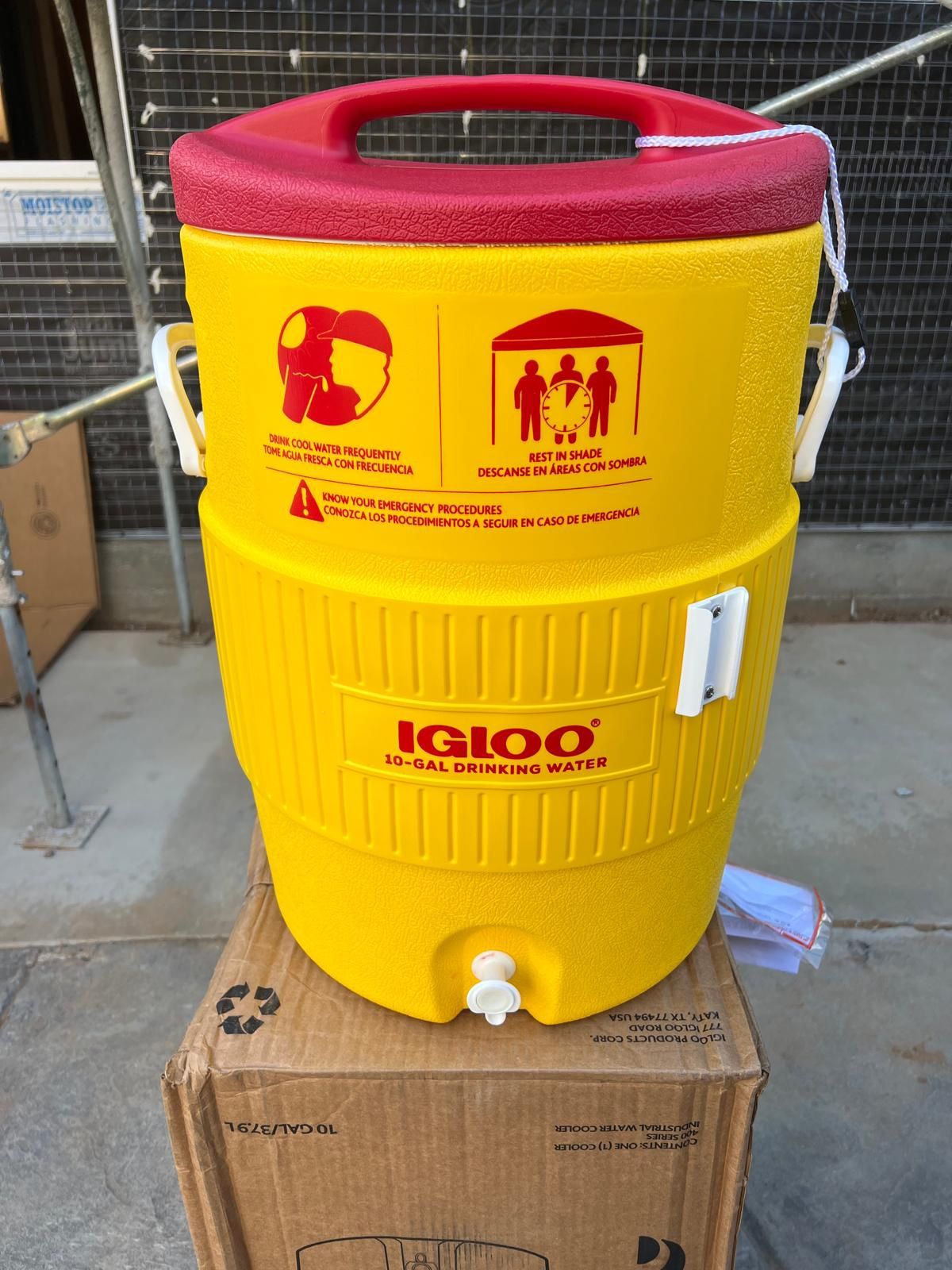 New Igloo 10 Gallons Water Cooler