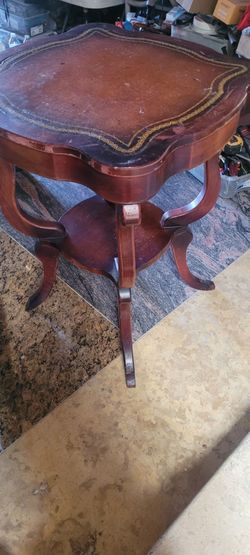 Mesa 22x22 de ancha x28 de alto
