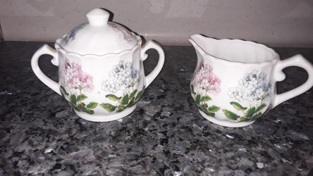 Takahashi. San Francisco Geranium pink / blue floral