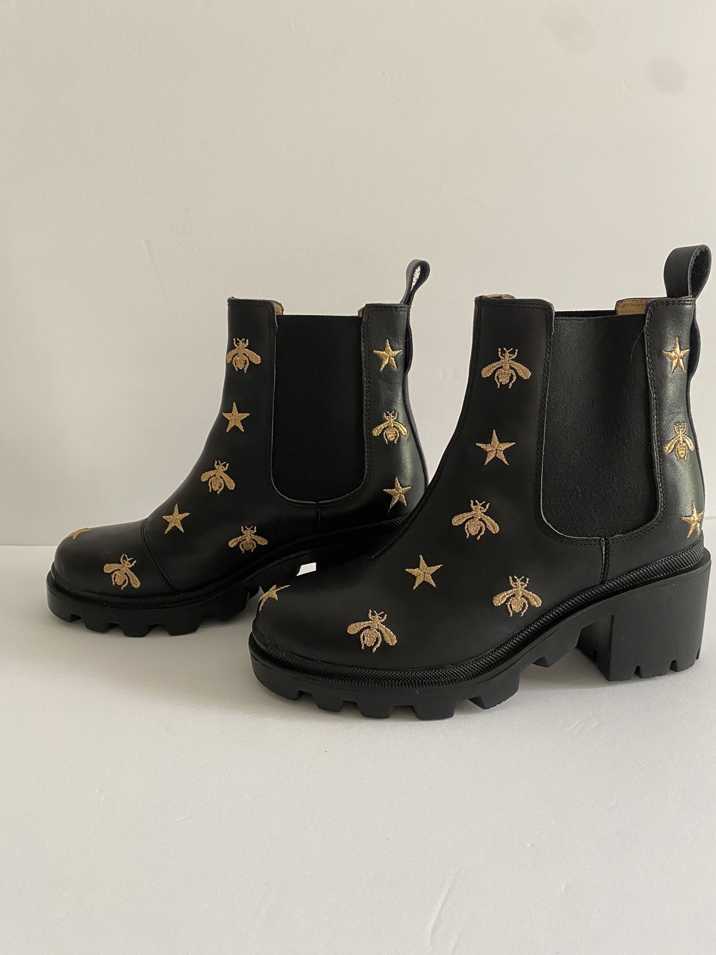 Gucci Ankle Boots Women’s Signature Gucci Bee & Star.  Size 38 US 7.5