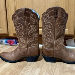 Ariat Women’s Cowgirl Boots Size 8