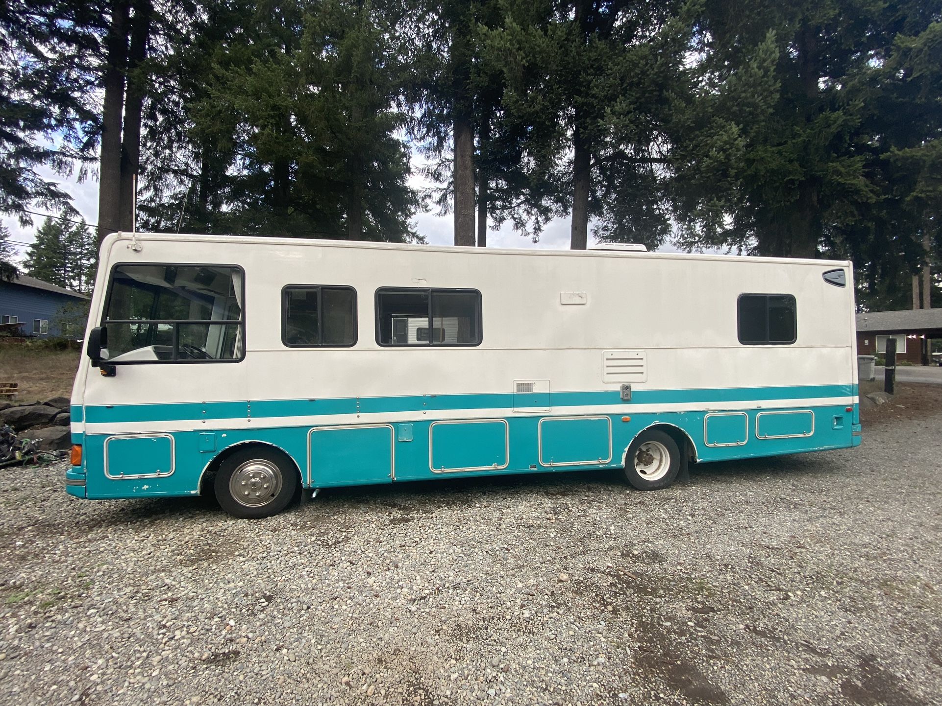 1994 Diesel Spartan Motorhome 34’ Long
