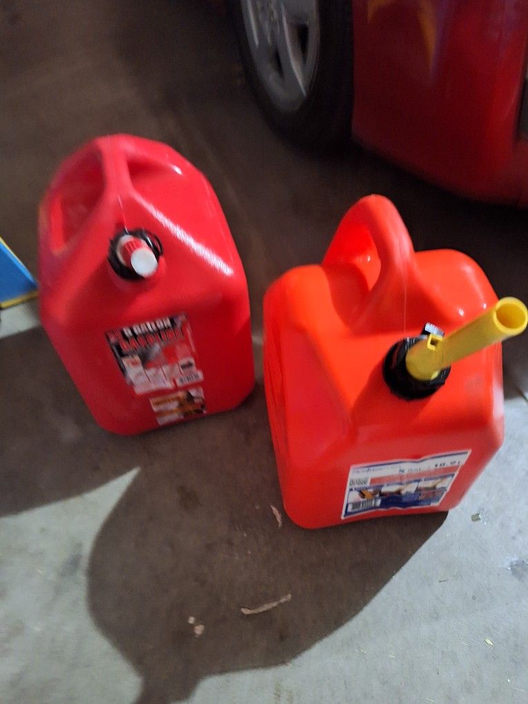 2 Nearly New 5 Gal Gas Cans