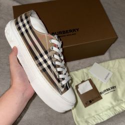 Burberry Shoes ( men) 