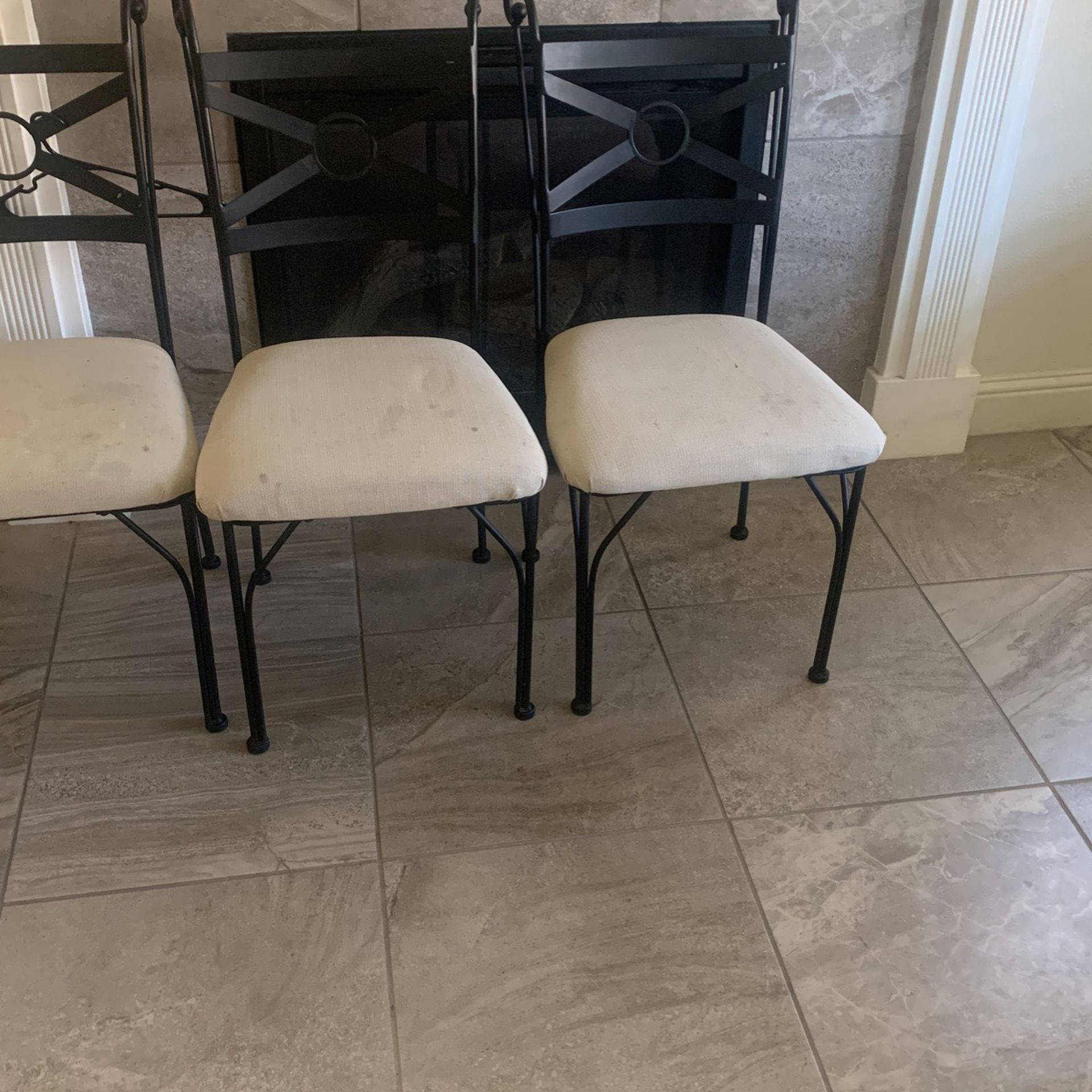 4 Dinning Table Chairs 