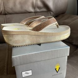 Platform Sandals  Eleanor Volatile  Size 8 