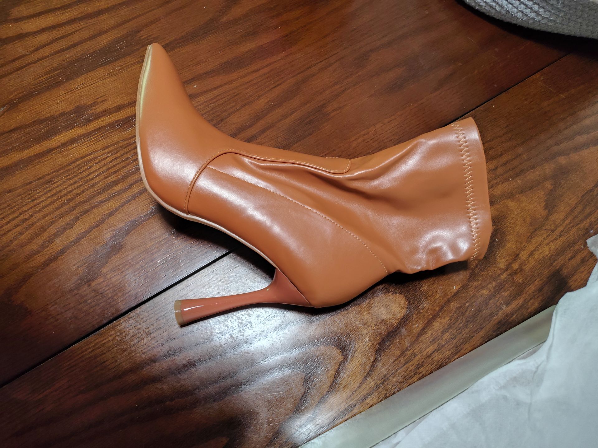 Tan boot size 10 new in box
