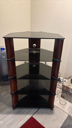 Corner media stand