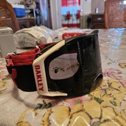 OAKLEY GOGGLES