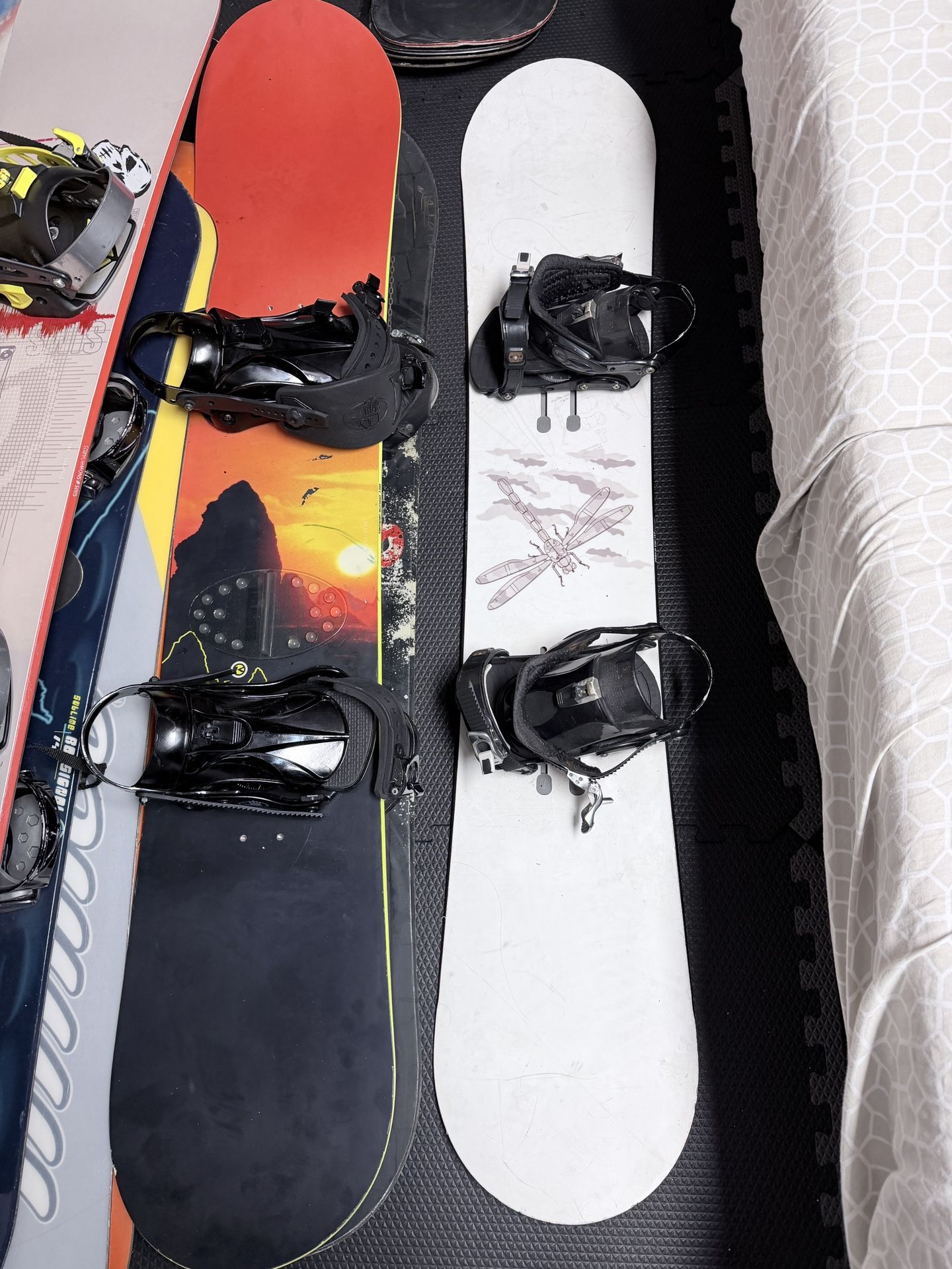 Forum 157cm White Snowboard With Bindings