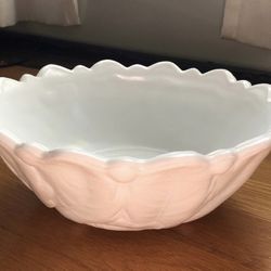VINTAGE INDIANA MILK GLASS CABBAGE LEAF/ROSE FOOTED VEGETABLE DECORATIVE BOWL 9”