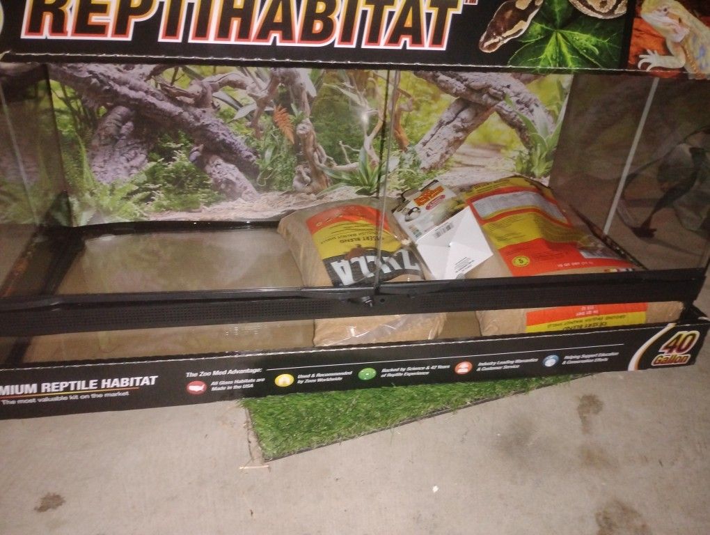 40 Gallon Reptile Habitat And 2 Bags Of Reptisoil