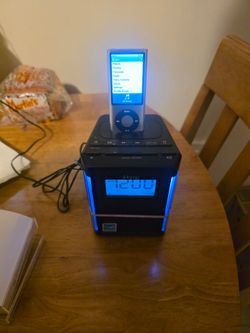 iHome iPod Dock Clock Radio Speaker
