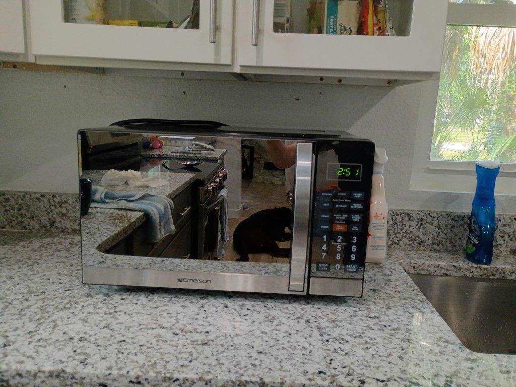 Like New Microwave 