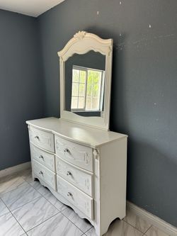 Girls dresser