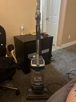 Lift Away Shark Vacuum Works Great 