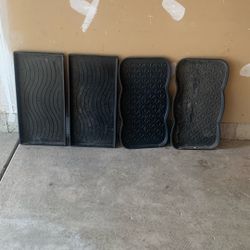  4 plastic panels