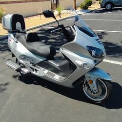 2021 DF STG 300 Touring Scooter . Like New,Very Low Miles  
